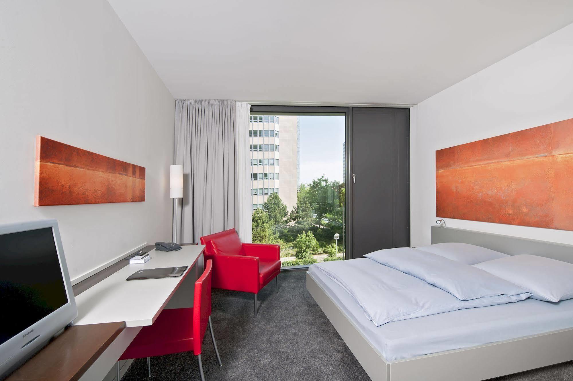 Doubletree By Hilton Frankfurt Niederrad Hotell Frankfurt am Main Eksteriør bilde